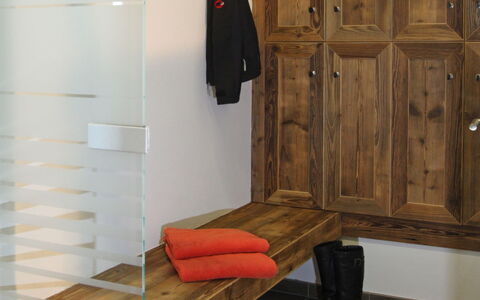 Leukerbad 200: Propriété, Cabinetry, Bois, Design Intérieur, Sol, Sol, Matériel De La Propriété, Dur