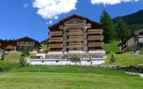Leukerbad 200: Nuage, Ciel, Plante, Bâtiment, Arbre, Montagne, Paysage Naturel, Fenêtre, Lot Terre, Bois