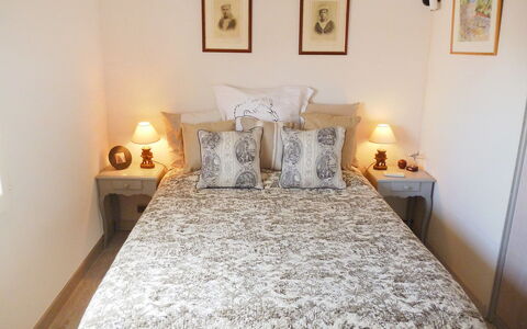 Domaine des Vignes: Chambre, Lit, Pièce, Meubles, Propriété, Drap De Lit, Literie, Cadre De Lit, Design Intérieur, Sol