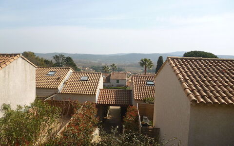 Domaine des Vignes: Toit, Propriété, Zone Résidentielle, Maison, Architecture, Zone Rurale, Bâtiment, Ciel, Immobilier, Village