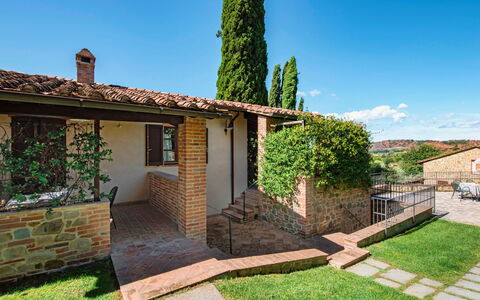 Città della Pieve 300: Propriété, Maison, Bâtiment, Domicile, Immobilier, Chalet, Zone Résidentielle, Cour, Herbe, Architecture