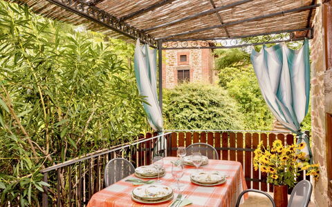 Città della Pieve 300: Propriété, Bâtiment, Pièce, Maison, Immobilier, Chalet, Design Intérieur, Meubles, Arbre, Porche