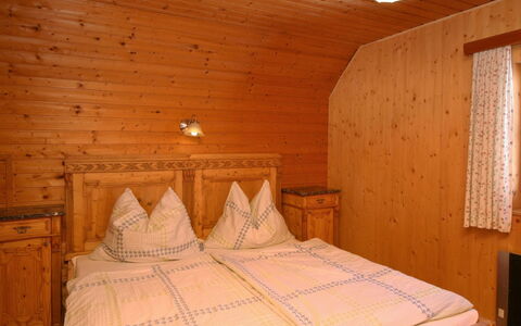 Kopphütte: Chambre, Pièce, Lit, Meubles, Propriété, Literie, Plafond, Drap De Lit, Matelas, Cadre De Lit
