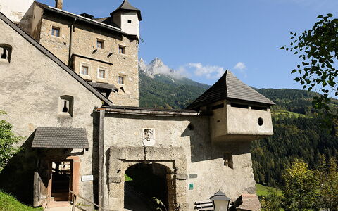 Rosi: Ciel, Plante, Bâtiment, Nuage, Arbre, Zone Rurale, Chalet, Immobilier, Maison, Façade