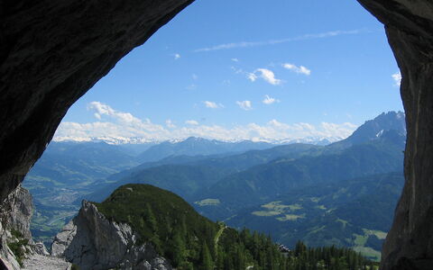 Rosi: Ciel, Nuage, Montagne, Bleu Azur, Plante, Paysage Naturel, Biome, Arbre, Montagnes Relief, Terrain