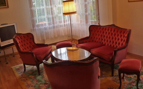 5, Chemin de la Pralay: Pièce, Salon, Meubles, Propriété, Chaise, Sol, Design Intérieur, Table, Canapé, Dur