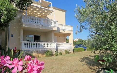 Vodice Tribunj 104: Propriété, Maison, Domicile, Bâtiment, Immobilier, Villa, Chalet, Zone Résidentielle, Architecture, Biens