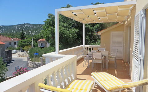 Vodice Tribunj 104: Propriété, Immobilier, Bâtiment, Maison, Appartement, Zone Résidentielle, Patio, Ombre, Balcon, Domicile