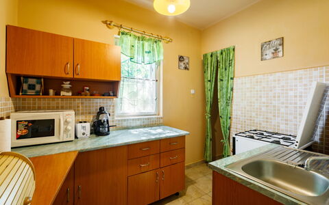 Verde: Cabinetry, Évier, Robinet, Propriété, Meubles, Comptoir, Luminaire Plomberie, Bâtiment, Evier, Armoire De Toilette