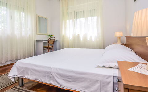 Ankica: Propriété, Meubles, Confort, Ombre, Bois, Rideau, Fenêtre, Textile, Design Intérieur