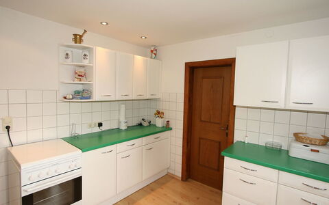 Patricia: Propriété, Pièce, Meubles, Cabinetry, Cuisine, Design Intérieur, Sol, Maison, Bâtiment, Immobilier