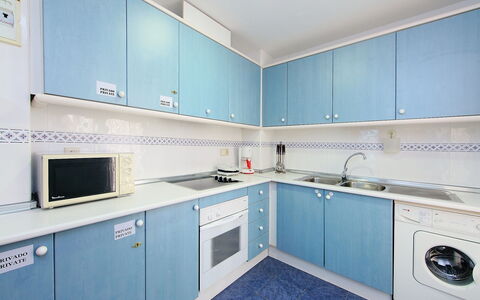 Cabo Mar: Propriété, Pièce, Cuisine, Cabinetry, Meubles, Immobilier, Bâtiment, Maison, Design Intérieur, Matériel De La Propriété