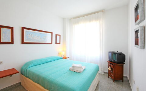 Cabo Mar: Chambre, Pièce, Meubles, Lit, Propriété, Drap De Lit, Cadre De Lit, Design Intérieur, Mur, Literie