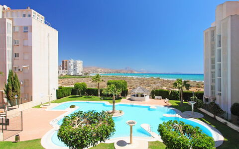 Cabo Mar: Plante, L'Eau, Ciel, Bâtiment, Bleu Azur, Piscine, Design Urbain, Plan D'Eau, Arbre, Condominium