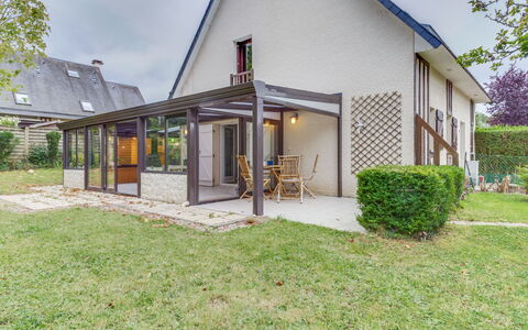 Villers sur Mer 201: Plante, Bâtiment, Fenêtre, Propriété, Ciel, Arbre, Maison, Porte, Lot Terre, Herbe