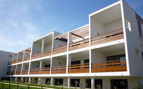 Saint Cyprien 815: Ciel, Bâtiment, Plante, Ombre, Design Urbain, Façade, Fenêtre, Nuage, Bâtiment Commercial, Usage Mixte