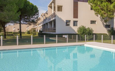 Saint Cyprien 815: L'Eau, Plante, Bâtiment, Propriété, Ciel, Bleu Azur, Fenêtre, Piscine, Ombre, Arbre