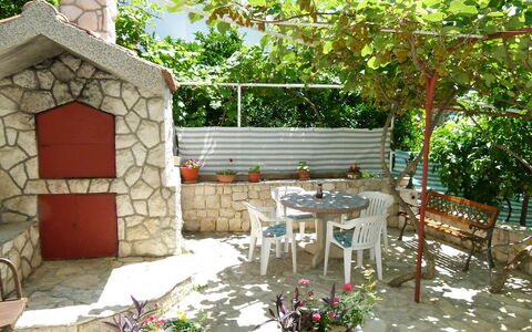 Tija: Arrière-Cour, Propriété, Patio, Cour, Maison, Bâtiment, Cour, Pièce, Jardin, Design Intérieur