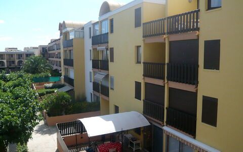 Gruissan Plage: Propriété, Bâtiment, Appartement, Architecture, Zone Résidentielle, Maison, Pièce, Immobilier, Condominium, Balcon