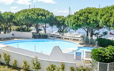 Port Camargue 540: Piscine, Ombre, Recours, Aménagement Paysager, Ville Resort, Clôture, Hôtel, Station Balnéaire