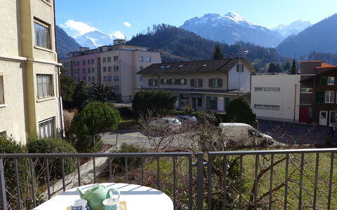 Interlaken 400: Montagne, Propriété, Montagnes Relief, Ciel, Bâtiment, Chaîne De Montagnes, Ville, Maison, Immobilier, Appartement
