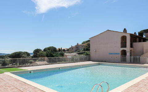 Sainte Maxime 214: Fleur, Plante, Meubles, Propriété, Fenêtre, Bâtiment, Vert, Chaise, Table, Ciel