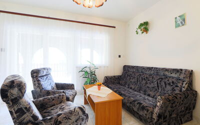 Liana 2 450.2: Meubles, Propriété, Canapé, Confort, Plante, Bois, Éclairage, Salon, Design Intérieur, Table