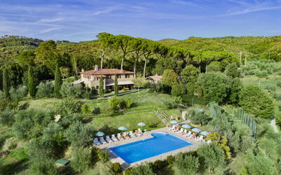 Città della Pieve 301: Nuage, Ciel, Plante, Ressources En Eau, Paysage Naturel, Arbre, Bâtiment, Lot Terre, Piscine, Architecture