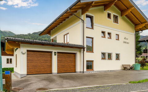 Haus Viktoria: Nuage, Ciel, Bâtiment, Plante, Propriété, Fenêtre, Surface De La Route, Maison, Lot Terre