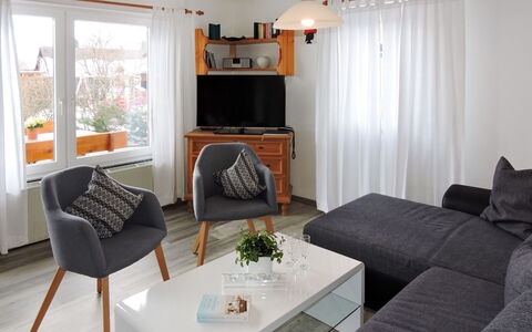 Drachenfels: Table, Meubles, Propriété, Plante, Canapé, Plante D'Appartement, Salon, Éclairage, Design Intérieur, Sol
