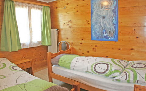 Grächen 360: Chambre, Pièce, Meubles, Lit, Propriété, Design Intérieur, Bâtiment, Cadre De Lit, Maison, Table