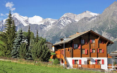 Grächen 360: Plante, Ciel, Montagne, Propriété, Écorégion, Nuage, Bâtiment, Paysage Naturel, Montagnes, Maison