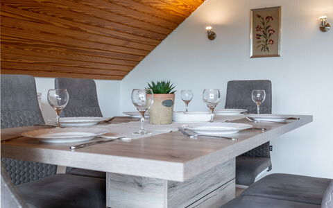 Hochfirst: Meubles, Table, Propriété, Bâtiment, Plante, Confort, Bois, Design Intérieur, Cadre, Maison