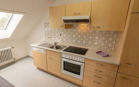 Hochfirst: Comptoir, Cabinetry, Meubles, Fenêtre, Cuisinière, Bâtiment, Cuisine, Tiroir, Appareil De Cuisine, Bois