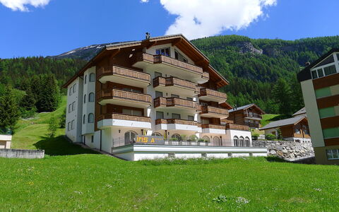 Leukerbad 190: Propriété, Montagne, Montagnes Relief, Chaîne De Montagnes, Maison, Alpes, Village De Montagne, Bâtiment, Station De Montagne, Architecture