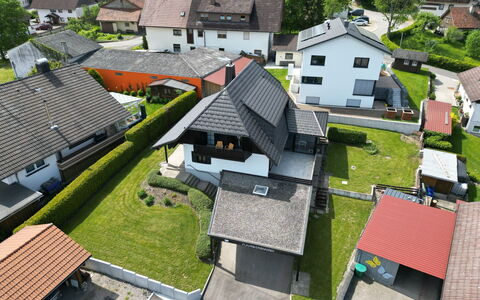 Wichtelmännchen: Bâtiment, Propriété, Fenêtre, Plante, La Nature, Infrastructure, Arbre, Maison, Lot Terre, Design Urbain