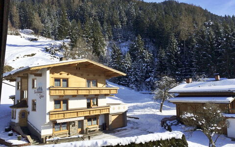 Zeller: Bâtiment, Neige, Ciel, Montagne, Fenêtre, Arbre, Maison, Pente, Gelé, Toit