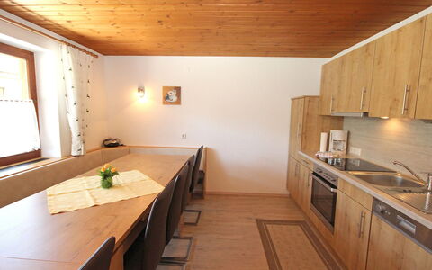 Zeller: Pièce, Comptoir, Plafond, Propriété, Bâtiment, Design Intérieur, Meubles, Sol, Maison, Bois