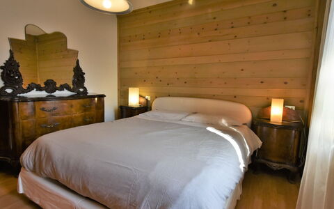 Bormio 200: Meubles, Confort, Bâtiment, Bois, Cadre De Lit, Éclairage, Design Intérieur, Architecture, Sol, Lampe