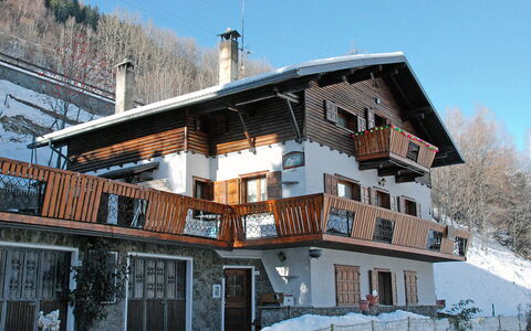 Bormio 200: Ciel, Bâtiment, Fenêtre, Neige, Arbre, Plante, Maison, Pente, Porte, Zone Résidentielle