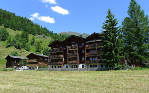 Diana: Propriété, Paysage Naturel, Maison, Montagne, Domicile, Arbre, Bâtiment, Ciel, Architecture, Chaîne De Montagnes