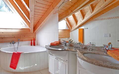 Leukerbad 450: Pièce, Propriété, Plafond, Design Intérieur, Bâtiment, Maison, Grenier, Architecture, Matériel De La Propriété, Immobilier