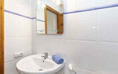 Aguamarina: Miroir, Robinet, Lavabo, Luminaire Plomberie, Évier, Salle De Bains, Violet, Design Intérieur, Bâtiment, Architecture