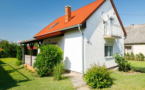 Pergola: Plante, Ciel, Bâtiment, Propriété, Fenêtre, Maison, Lot Terre, Porte, Chalet, Herbe