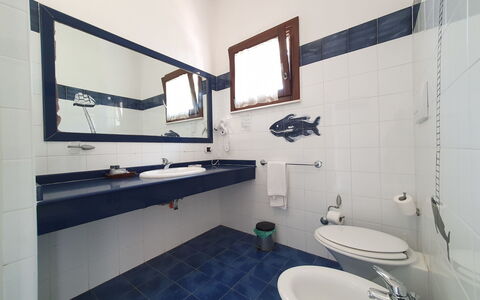 Siracusa 360: Sol, Sol, Design Intérieur, Luminaire Plomberie, Plafond, Lavabo, Éclairage, Salle De Bains, Robinet, Plomberie