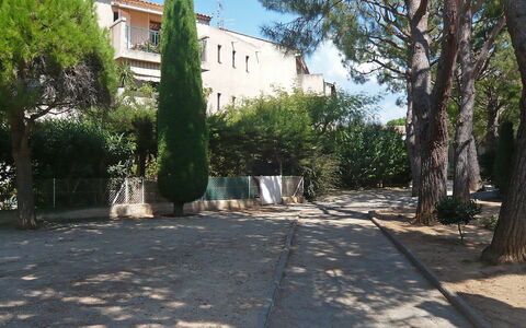L'Ile Heureuse: Bâtiment, Propriété, Plante, Ciel, Arbre, Surface De La Route, Fenêtre, Architecture, Quartier, Herbe