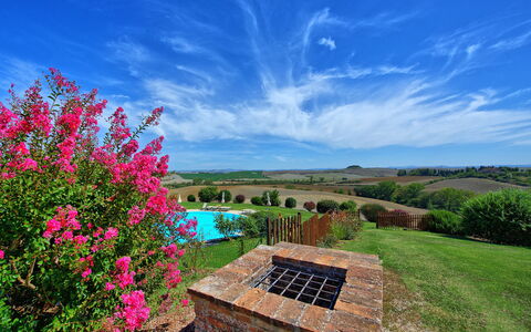 San Donnino: Bleu, La Nature, Ciel, Paysage Naturel, Propriété, Vert, Nuage, Jardin, Immobilier, Maison
