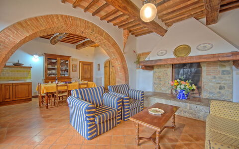 San Donnino: Pièce, Propriété, Bâtiment, Meubles, Immobilier, Salon, Design Intérieur, Maison, Domicile, Plafond