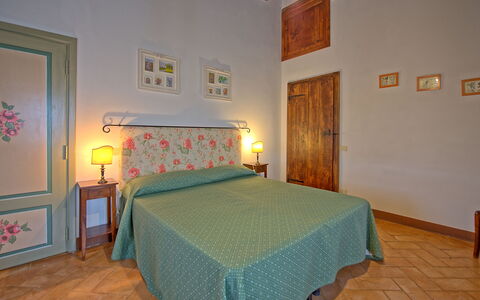 San Donnino: Chambre, Pièce, Lit, Meubles, Propriété, Drap De Lit, Sol, Mur, Cadre De Lit, Design Intérieur