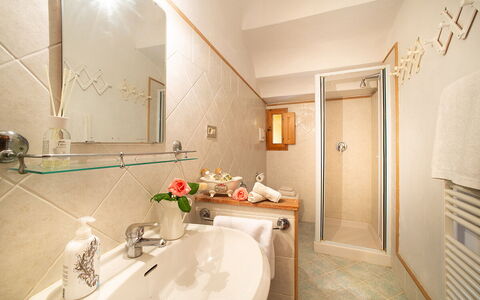 Le Vasche: Pièce, Salle De Bains, Propriété, Design Intérieur, Bâtiment, Immobilier, Maison, Architecture, Suite, Baignoire